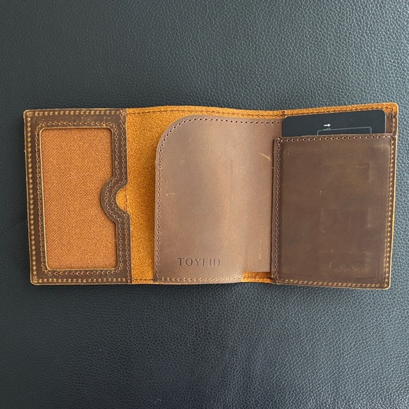 TOYFID Brown men’s Leather Wallet RFID block Air Tag Slot - Picture 7 of 12